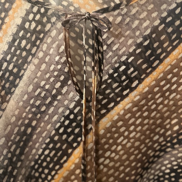 New York & Company Size Large Women’s Sheer Elegant Brown & Black Patterned Top - Picture 5 of 5
